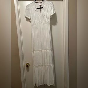 White Knox Rose dress. Size XS. Never worn still with tags.